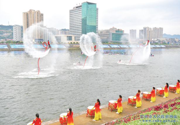 划桨逐浪竞风流